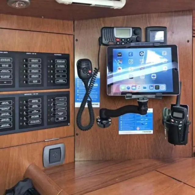 Alt view image 3 of 5 - Swing Arm R-Lock for Fish Finder Screens and Marine Electronics