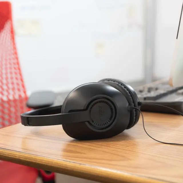 Alt view image 2 of 7 - UR23ik Over-Ear Headphone, Black, Microphone, Wired TRRS Plug