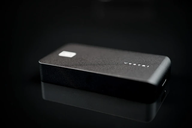 Alt view image 3 of 4 - Vestri Portable USB Dongle DAC & Headphone Amp 4.4mm Balanced & 3.5mm Single-Ended Outputs, Unison USB, Mesh D/A Conversion