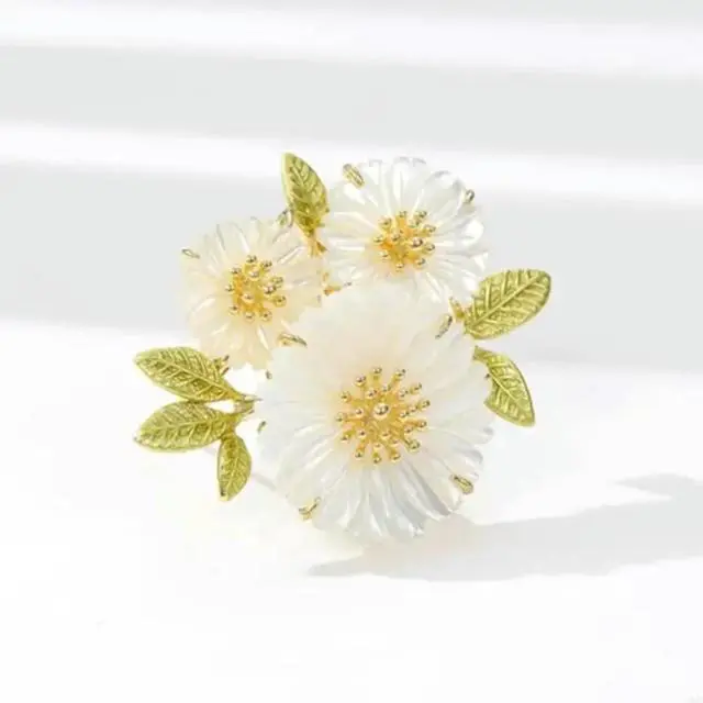 Main image of Womens Fashionable Floral Lapel Pin Spring Flower Brooch Fashion Accessory