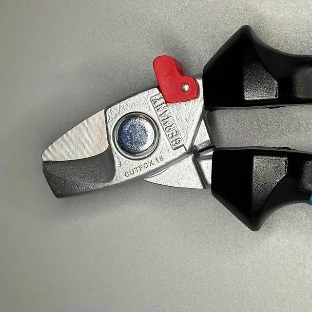 Alt view image 3 of 3 - 1212129 CUTFOX 18 Cable Cutting Tool
