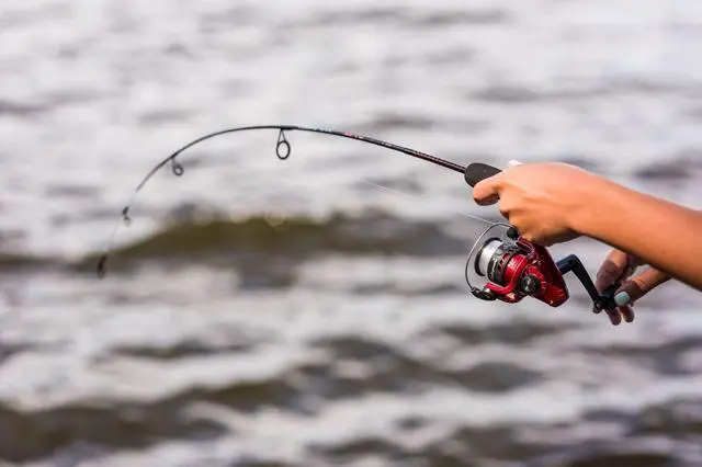 Alt view image 4 of 7 - Ugly Stik Dock Runner Spinning Combo, 3' Medium Fishing Rod, 30 Size Reel