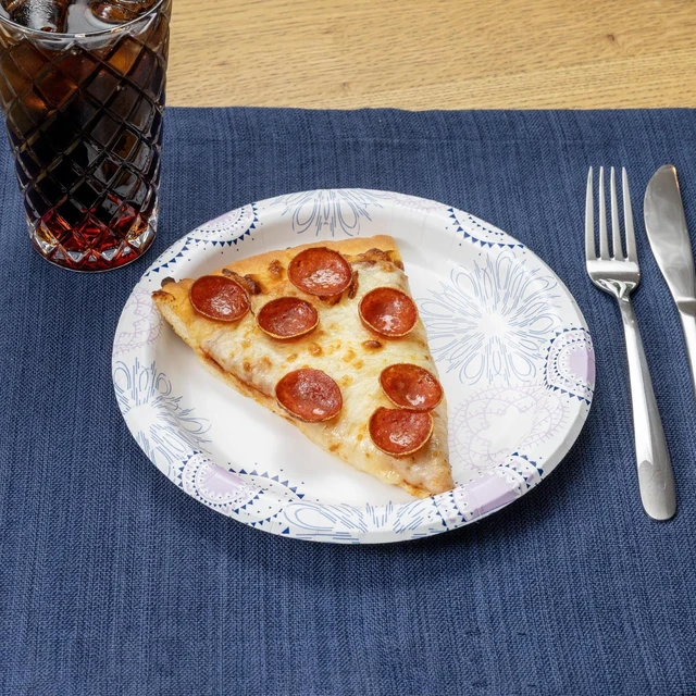Alt view image 2 of 6 - Great Value 8.5-Inch Disposable Paper Plates, 100 Count, Soak-Proof and Microwave Safe