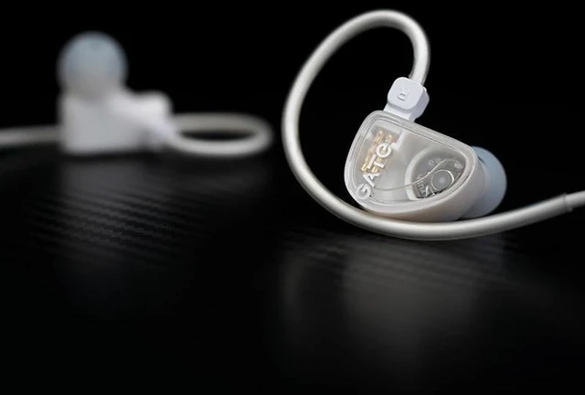 Alt view image 2 of 5 - TRUTHEAR GATE Dynamic Driver in-Ear Headphone 3.5mm Interchangeable Headphone Cable Headphone (White, with mic)