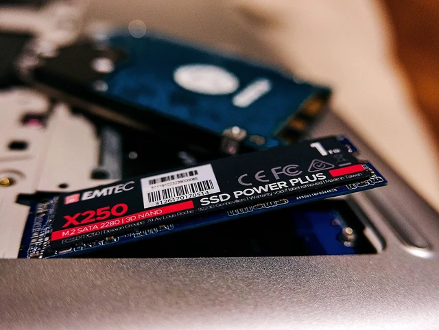 Alt view image 5 of 5 - Emtec X250 Power Plus M.2 SATA SSD (512GB)