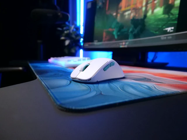 Alt view image 2 of 5 - CHERRY XTRFY M64 Wireless, Souris de Gaming Sans Fil Ultralegere, 2.4 GHz, Optimisee pour les esports, Forme Ergonomique avec Front Ultra Plat, Blanc