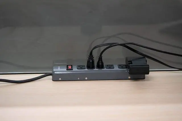 Alt view image 3 of 4 - Southwire Metal Power Strip - 6-Grounded Outlets - Resettable Safety Circuit Breaker Switch - 5-Foot Cord - Heavy Duty Outlet Extender