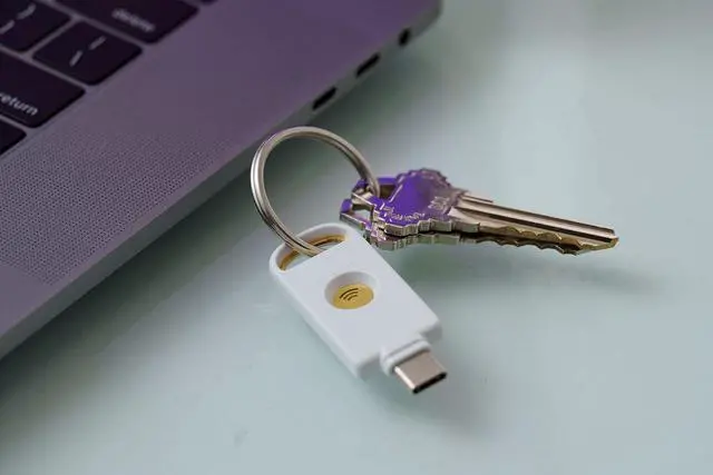 Alt view image 2 of 6 - uTrust FIDO2 NFC Security Key USB-C (FIDO2, U2F, WebAuthn)