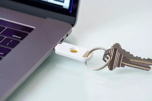 Alt view image 4 of 6 - uTrust FIDO2 NFC Security Key USB-C (FIDO2, U2F, WebAuthn)