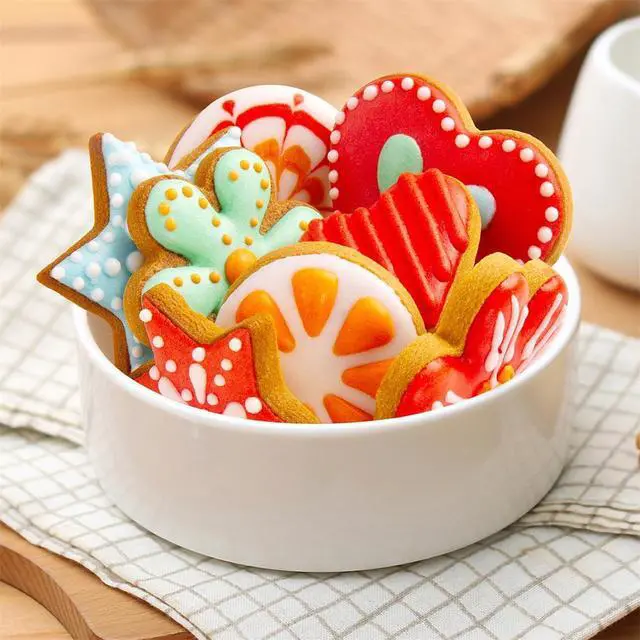 Alt view image 5 of 7 - Stainless Steel Cookie Cutters Set 12 Pieces: 3 Heart, 3 Star, 3 Flower, 3 Round for Valentine's Day Christmas Holiday