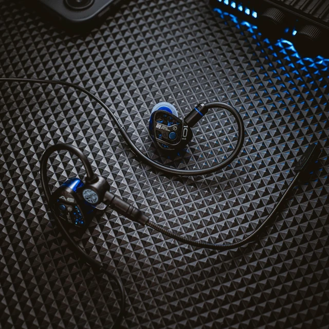 Alt view image 4 of 5 - syeindunce Tangzu Xue Tao AE-101 Gaming IEMs,10mm Glass Diaphragm Dynamic Driver, in-Ear Monitors with Detachable Microphone, Custom Gaming Cable, for PC/Mobile/PS5/Switch (Blue, Type-C with Mic)