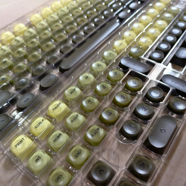 Alt view image 4 of 5 - Jelly Green Keycaps HOA Profile for 60% 75% Fullsize Mechanical Keyboard