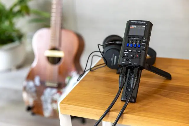 Alt view image 3 of 6 - R4 MultiTrak 32-Bit Float Recorder with Stereo Bouncing Bundle with 128GB microSDXC Memory Card, Headphones, Batteries and Charger