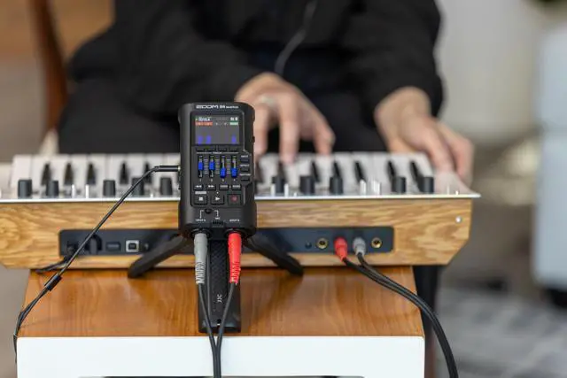 Alt view image 4 of 6 - R4 MultiTrak 32-Bit Float Recorder with Stereo Bouncing Bundle with 128GB microSDXC Memory Card, Headphones, Batteries and Charger