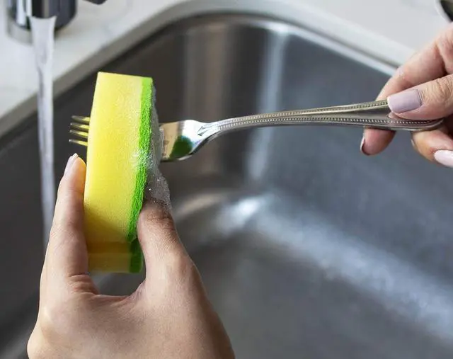 Alt view image 6 of 7 - Evriholder Quick Dry Kitchen Sponges, Dual-Sided, Leaf Design for Scrubbing Dishes and Pots, Hangs from Sink Faucet to Dry, Helpful Silverware Cleaning Slot, Long-Lasting, 8 Pack