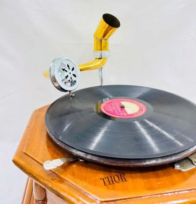 Alt view image 3 of 6 - Antique-Looking Replica Gramophone Vintage Gramophone Record Player, Wooden Base with Floral Carvings, Gold Horn Speaker (32X37X35 CM)