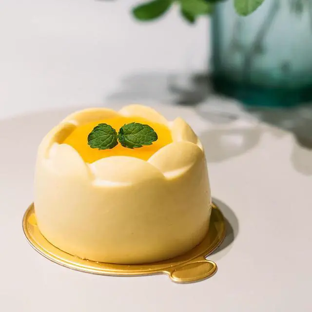 Alt view image 6 of 7 - YYaaloa 3.15 Inch Mini Round Golden Cake Boards 50pcs Mousse Cupcake Base Paper Plates Circle Dessert Board (Gold 3inch 50pcs)
