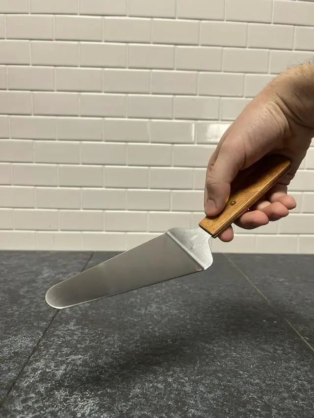 Alt view image 4 of 4 - Chef Craft Select Stainless Steel Pie Server, 9.25 inches in length, Natural