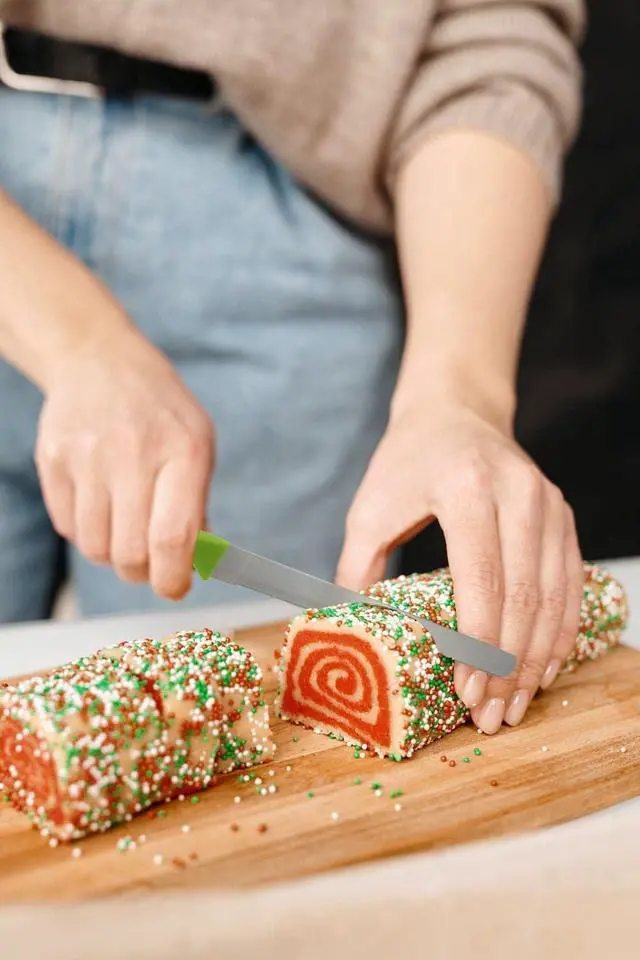 Alt view image 4 of 7 - 10Inch/12Inch Stainless Steel Cake Knife Plastic Handle Baking Pastry Spatulas Serrated Bread Knife Kitchen Baking Tool (12 inch)