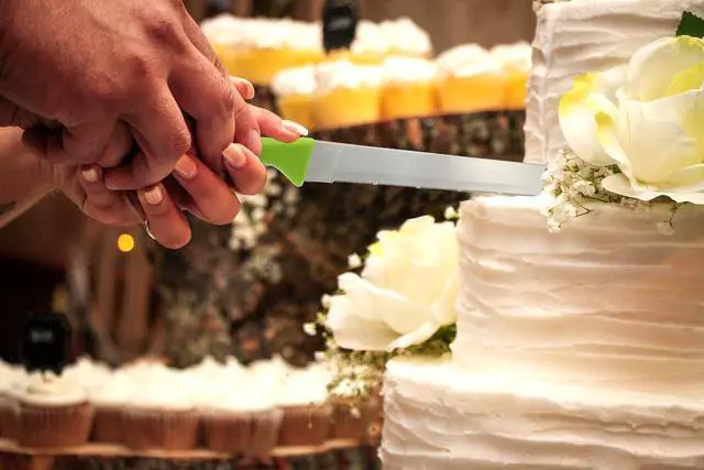 Alt view image 7 of 7 - 10Inch/12Inch Stainless Steel Cake Knife Plastic Handle Baking Pastry Spatulas Serrated Bread Knife Kitchen Baking Tool (12 inch)