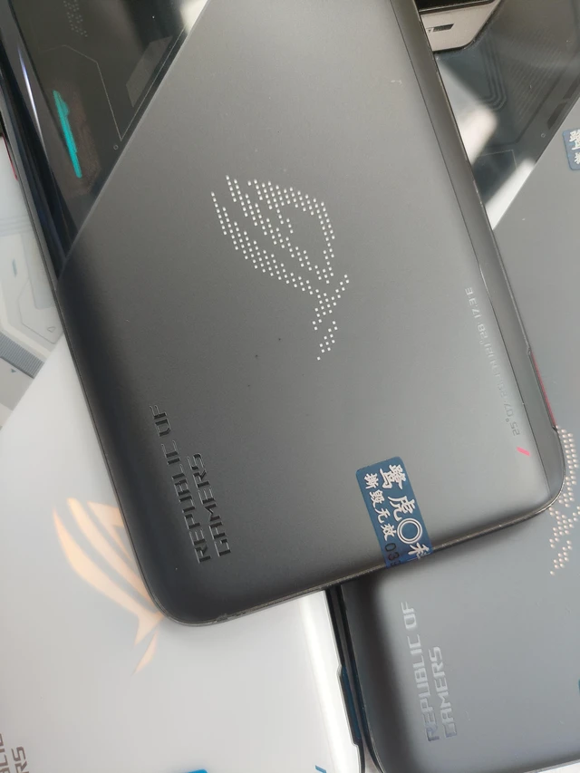 Alt view image 6 of 7 - ASUS ROG Phone 7 AI2205 2023 Model 16G+512G/Qualcomm Snapdragon 8 Gen 2 /165Hz/6000mAh/Google Android 13/WIFI 7/6.78-inch E-sports Gaming Phone