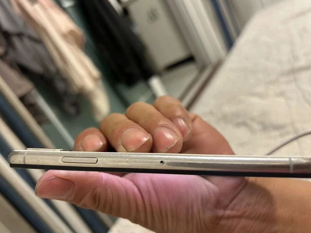 Alt view image 3 of 7 - MINT Apple iPhone XS 64GB Factory Unlocked 5.8" Super Retina OLED Capacitive Touchscreen 4GB RAM Dual Camera Smartphone - Space Gray