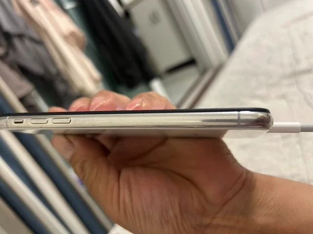 Alt view image 4 of 7 - MINT Apple iPhone XS 64GB Factory Unlocked 5.8" Super Retina OLED Capacitive Touchscreen 4GB RAM Dual Camera Smartphone - Space Gray