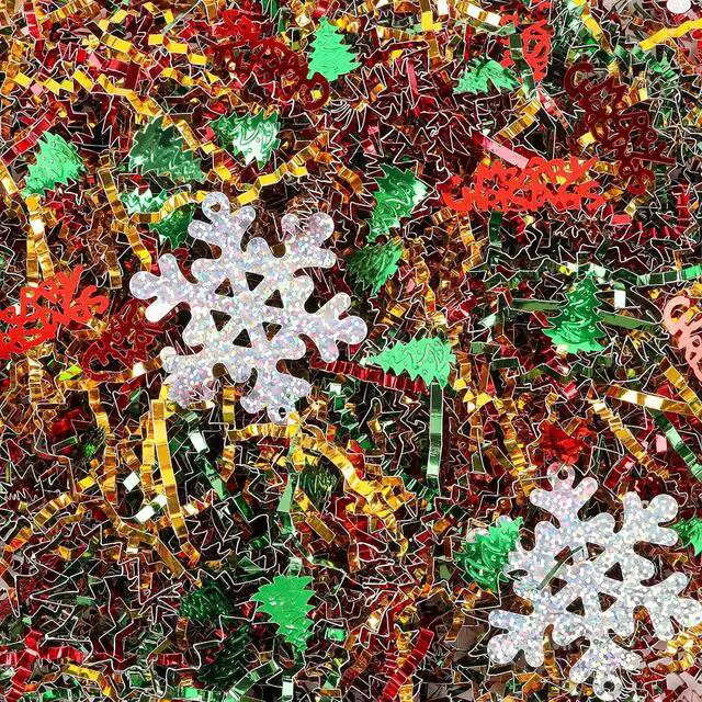 Main image of FOIMAS Christmas Crinkle Cut Paper Shred Filler,7oz Christmas Raffia Paper Sherd Filler with Metallic Xmas Confetti for Gift Box Filler Basket Stuffer Xmas Gift Wrapping Supply, Green Red Gold