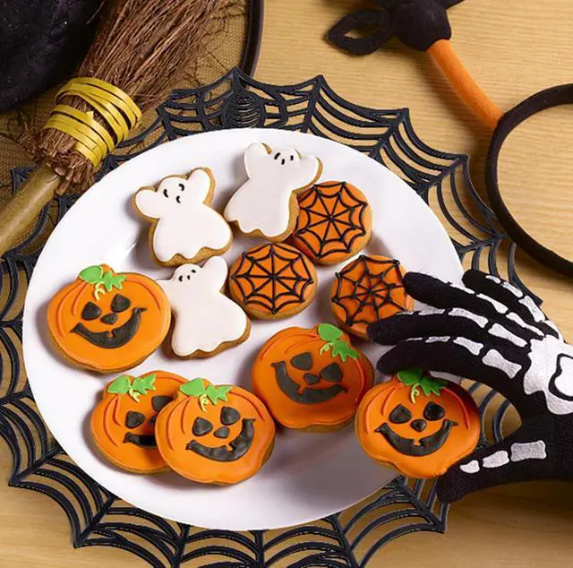 Alt view image 6 of 7 - Halloween Spider Web Placemats Set of 4,15" Non Slip Heat Insulation Table Place Mats,Black Dinner Place Mats Spider Web Table Decoration Halloween Decorations