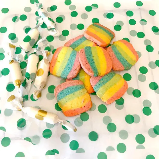 Alt view image 7 of 7 - 150pcs Green Gold Wax Paper, Food Picnic Paper, Greaseproof Paper,Waterproof Dry Hamburger Paper Liners Wrapping Tissue for Plastic Food Basket (Green/Gold Dot)