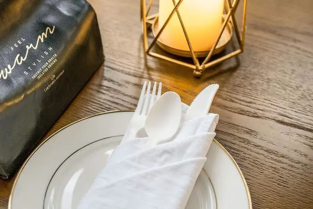 Alt view image 5 of 7 - POSATE White Plastic Knives Heavy Duty, Disposable Silverware 100 Count