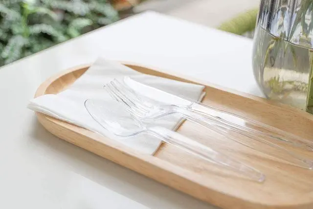 Alt view image 6 of 7 - POSATE Clear Knives, Heavy-Duty Crystal (100 Knives)