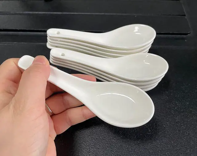 Main image of 10pcs White Ceramic Soup Spoons,Asian Wonton Spoon Set, 5"Tasting Spoons