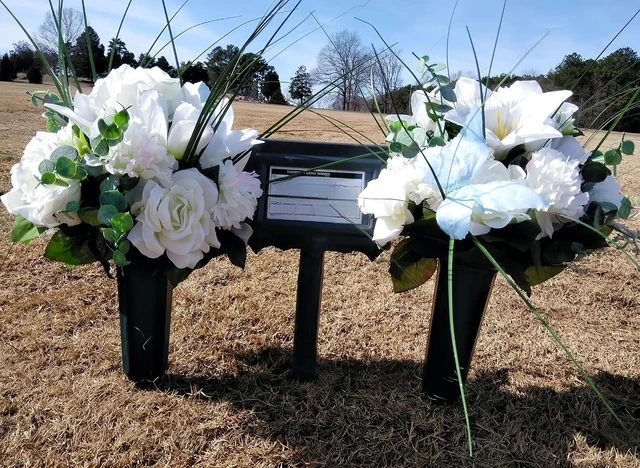 Alt view image 4 of 7 - Memorial Floral Vases, Cemetery Vase, Headstones Flower Holder, Grave Cone Vase, Flower Pots for Outdoor Plants, Decorative Plastic Containers (Set of 6, Green)