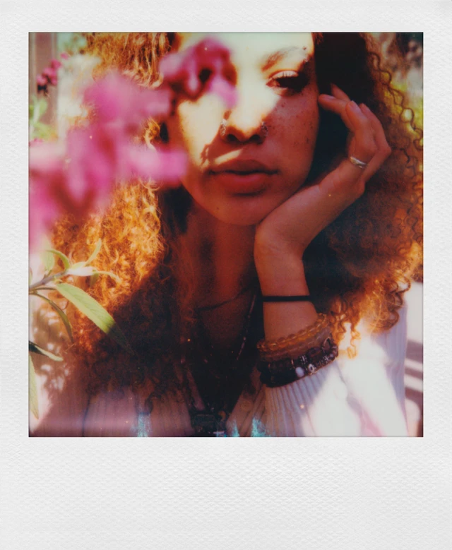 Alt view image 4 of 5 - Polaroid Color 600 Instant Film Single Pack, 8 Photos, WhiteBorder Frames with BuiltIn Camera Battery