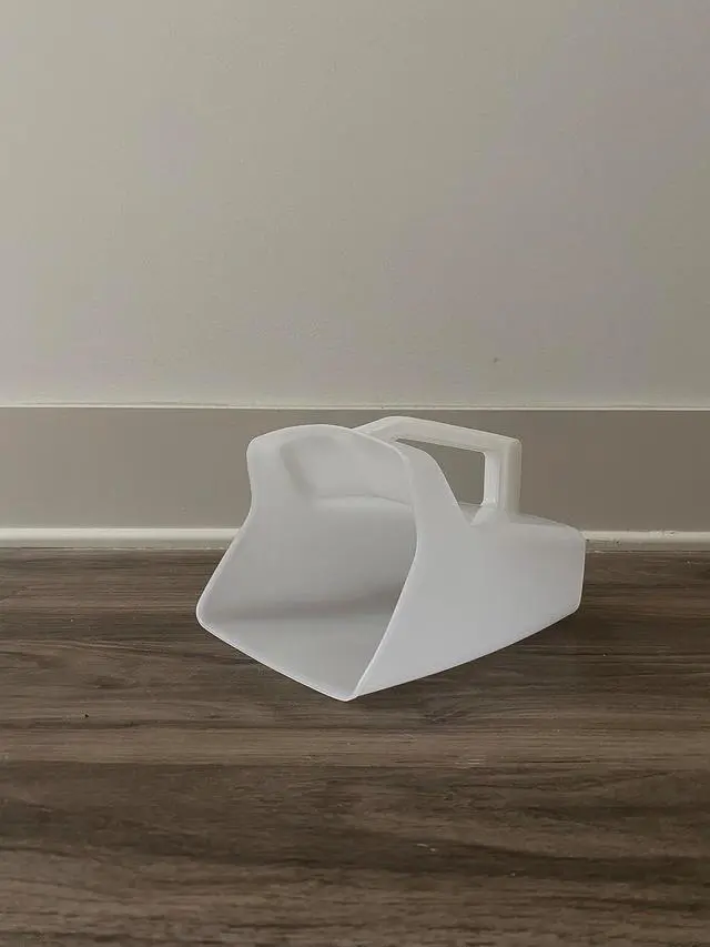 Alt view image 5 of 7 - Rubbermaid Commercial Products Food Service Utility Scoop, 64-Ounce, White, for Ice/Bar and Ingredient Use in Restaurant/Kitchen