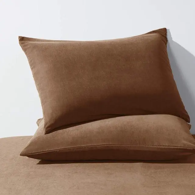 Main image of HAPPYMOON Microfiber Pillowcases Standard with Zipper Set of 2 - Breathable Zippered Pillow Covers for Hair and Skin, Soft Brushed Pillow Cases 2 Pack, 20 x 26 Inches, Brown