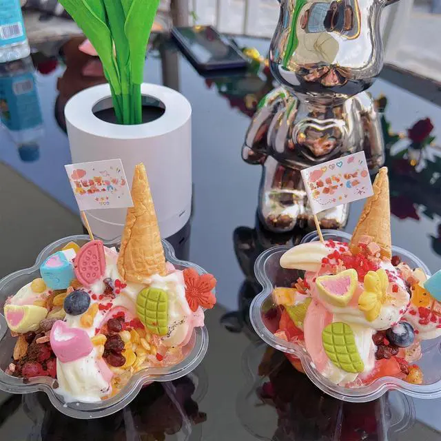 Alt view image 2 of 6 - 8 oz Plastic Dessert Cups with Spoons, 50ct | Clear Flower Shaped Party Sundae Serving Bowls, Parfait Appetizer Cups for Ice Cream, Nuts, Salad