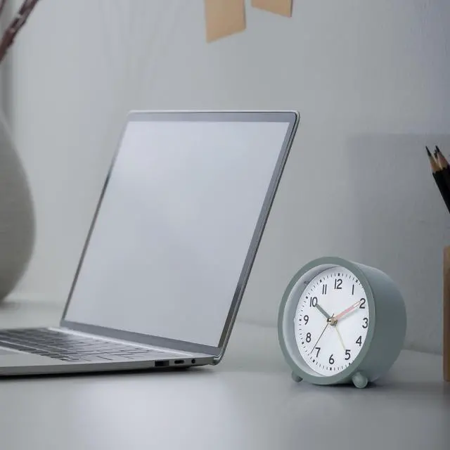Alt view image 4 of 6 - MainStays Green Mini Analog Alarm Clock