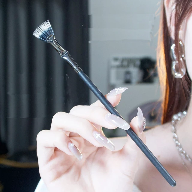 Alt view image 4 of 6 - TEONEI Fan Mascara Brushes for Eyelash and Eyebrow, 2Pcs Black