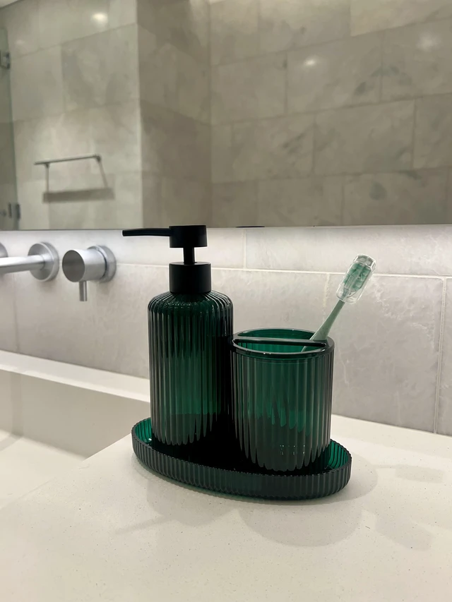 Alt view image 4 of 6 - Mainstays 14 oz Green Plastic Soap & Lotion Pump Dispenser