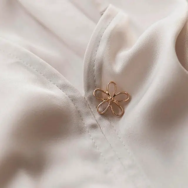 Alt view image 5 of 7 - 6 PCS Daisy Modesty Brooch, Gold & Silver Dainty Floral Lapel Accessory, Decorative Clip for Scarf, Bag and Cardigan