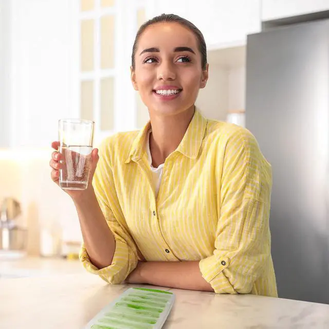 Alt view image 5 of 7 - Meadow Lane Slim Ice Stick Tray for Water Bottles, Green | Makes ten 4.25 x 0.8-inch ice sticks per tray; BPA-free plastic with silicone pushers is dishwasher-safe and stackable.