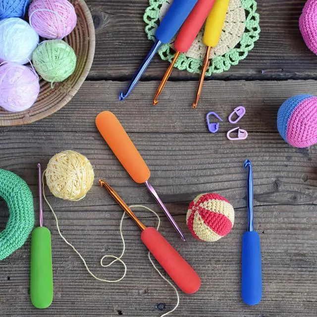 Alt view image 4 of 7 - RF REENFAYA Crochet Kit Ergonomic Hook Grips Stitch Markers Tension Rings | 5 ergonomic grips for 2mm-10mm hooks, 5 finger tension rings, 100 stitch markers for arthritic hands and beginners