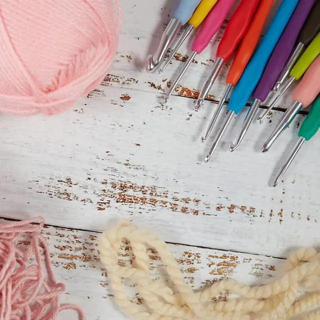 Alt view image 5 of 7 - Crochet Hooks 2.5mm 3.5mm 4.5mm Crochet Needles QLRFFLJOY 3 pcs Crochet Hook Set DIY Yarn Weaving Tools for Knitting Gloves, Shoes, Bags, Hats, Socks, Scarf