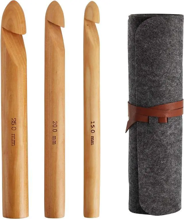 Main image of 3 PCS Giant Crochet Hooks Set - Bamboo Yarn Hooks with Portable Case - Perfect for Big Loop Yarn or Extra Bulky Yarn Projects