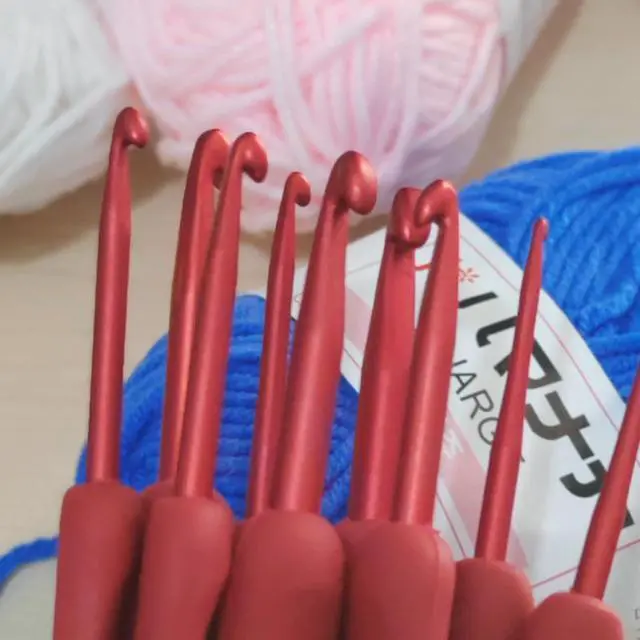 Alt view image 2 of 7 - 9Pcs Crochet Hooks 2.0-6.0mm Ergonomic Handles Aluminum Head for Crochet Lovers,for Knitting Gloves Sweaters and Hats (Red)