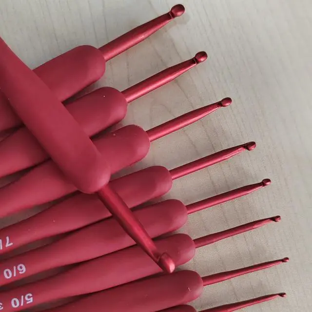 Alt view image 3 of 7 - 9Pcs Crochet Hooks 2.0-6.0mm Ergonomic Handles Aluminum Head for Crochet Lovers,for Knitting Gloves Sweaters and Hats (Red)