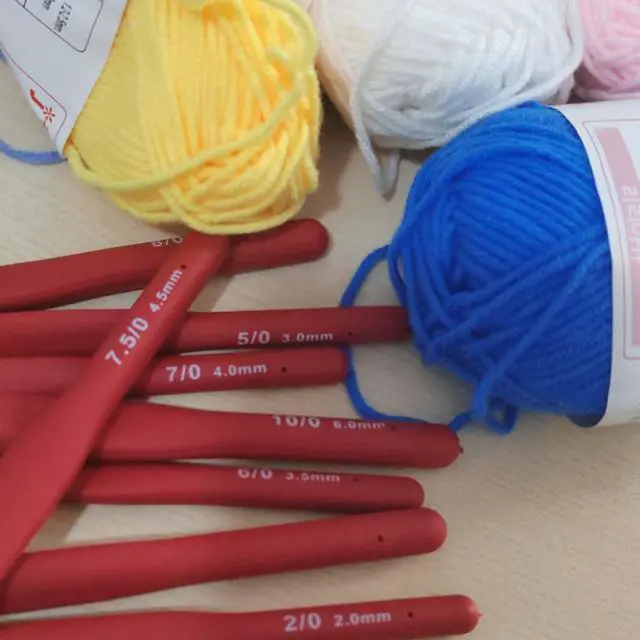 Alt view image 5 of 7 - 9Pcs Crochet Hooks 2.0-6.0mm Ergonomic Handles Aluminum Head for Crochet Lovers,for Knitting Gloves Sweaters and Hats (Red)