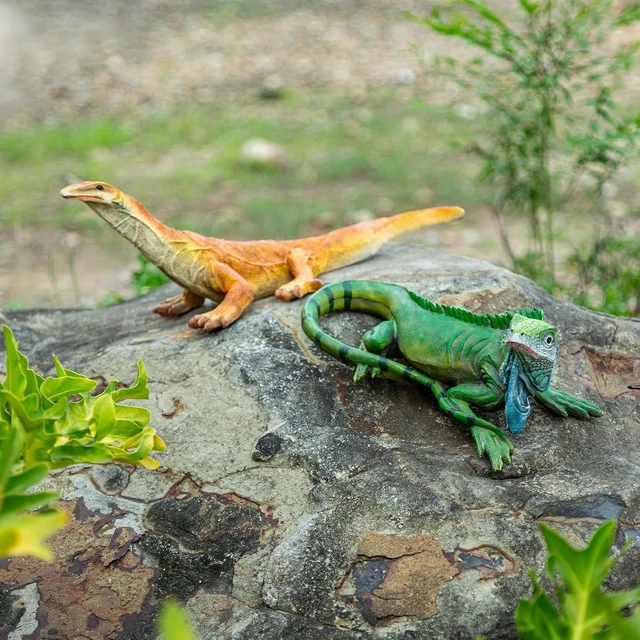 Alt view image 5 of 6 - Green Resin Iguana Statue, 13.39 x 7.09 x 5.91 Inches Outdoor Tropical Lizard Garden Sculpture & Yard Art